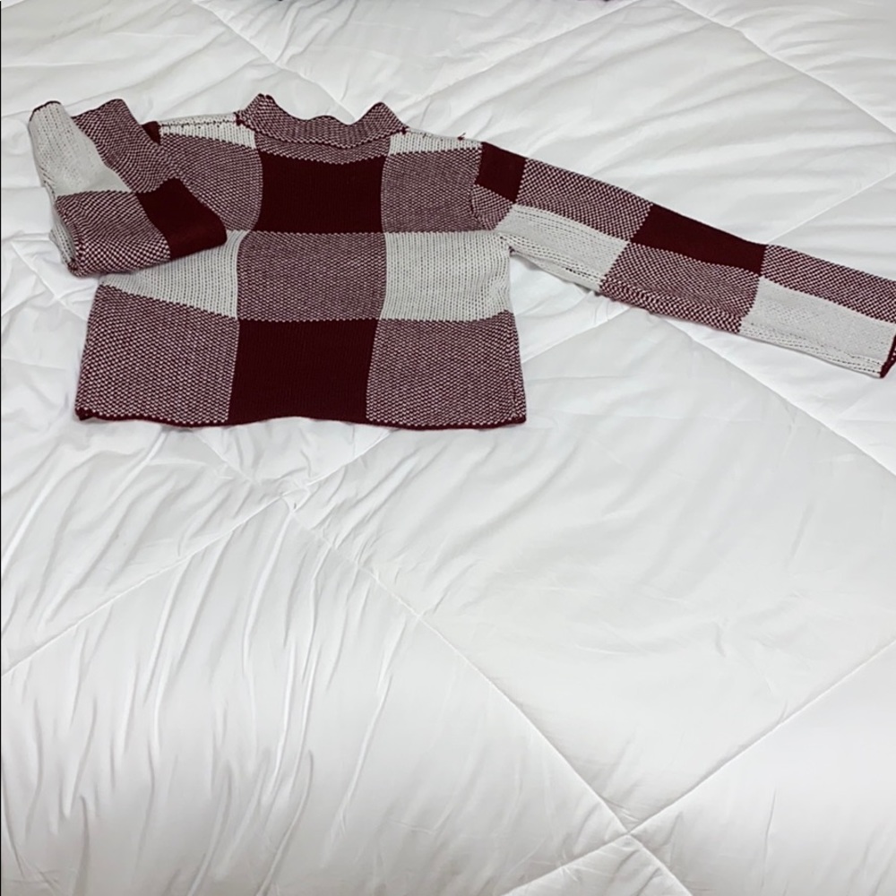 cropped sweatshirt